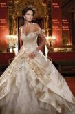 VESTIDO DE NOIVA COM DETALHES EM ROSAS