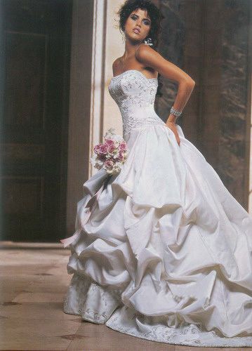 VESTIDO DE NOIVA BRANCO PREGUIADO