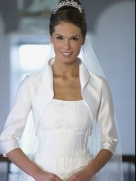 BOLERO BRANCO COM MANGA 3/4 ESTILO CETIM